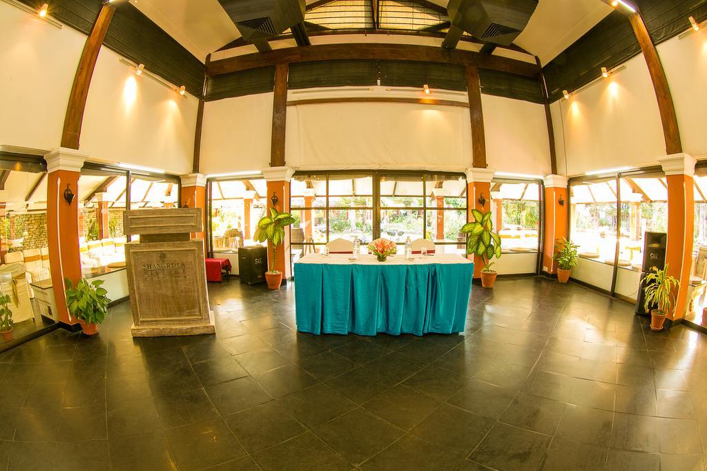 Shangri-La Village Resort, Покхара Экстерьер фото