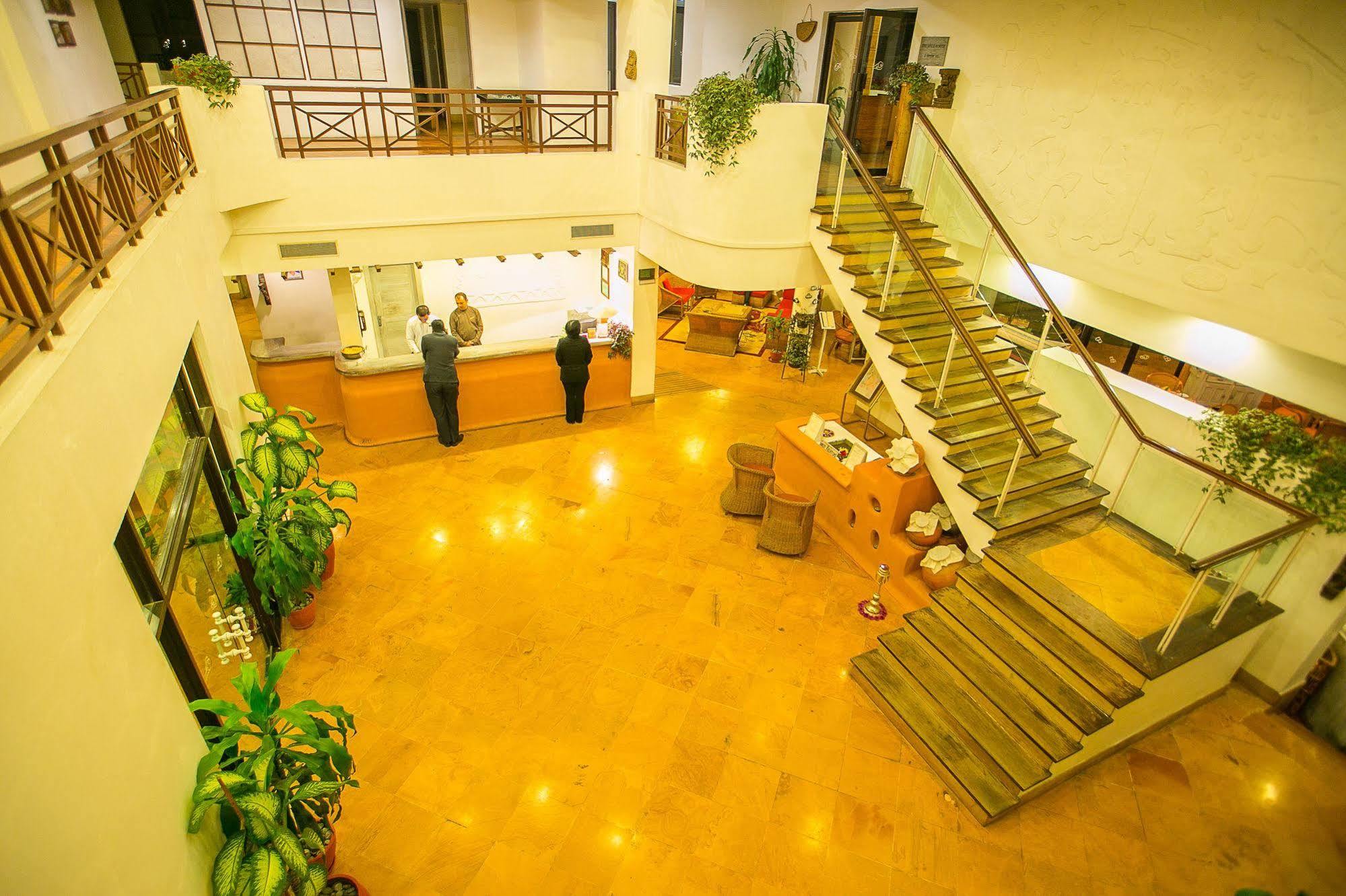 Shangri-La Village Resort, Покхара Экстерьер фото